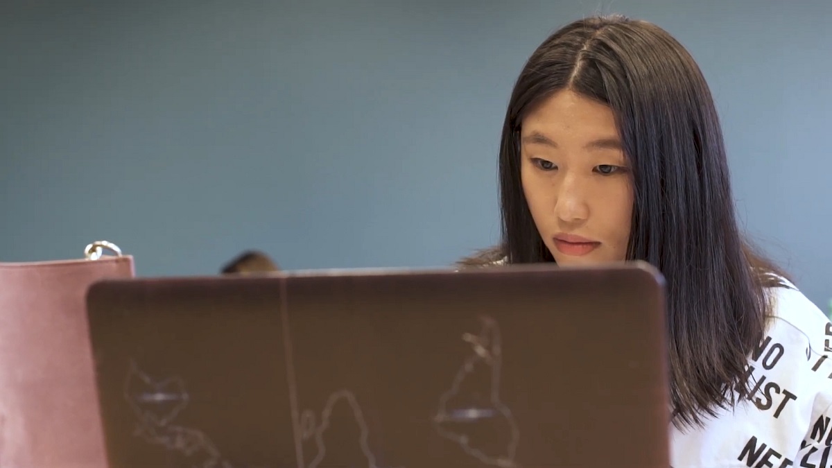 An Asian girl studying as an international student in Florida